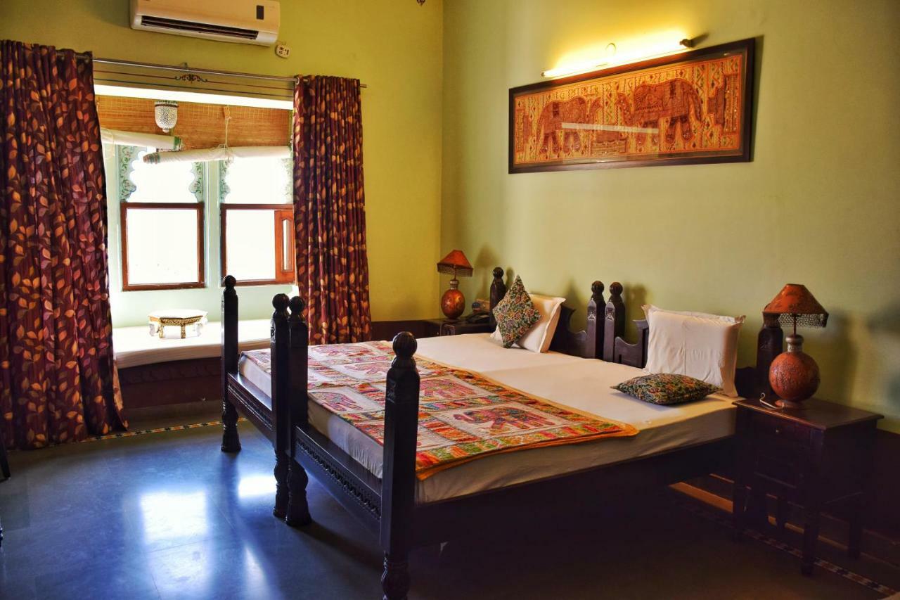 Hotel Kurabar Kothi Udaipur Eksteriør billede
